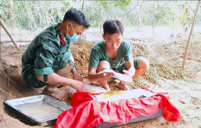 Lực lượng chức năng tiếp tục tìm manh mối về trạm thương binh sau khi quy tập 3 hài cốt liệt sĩ. 