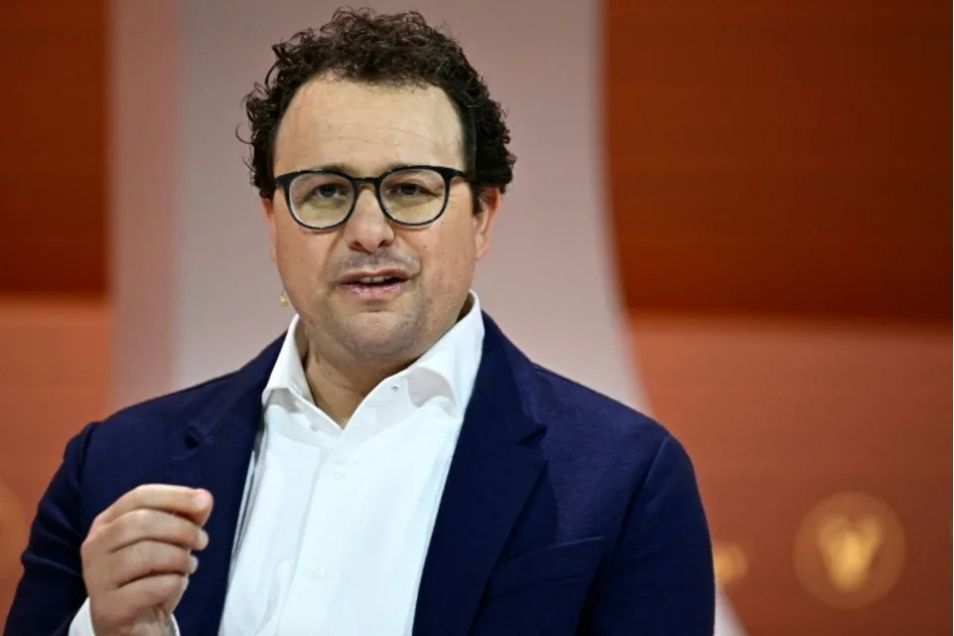 Anthropic General Director Dario Amodei called for controlling the pace of AI development in the context of soaring oil prices, which has sparked a wave of global technology stock sell-offs. Photo: AFP