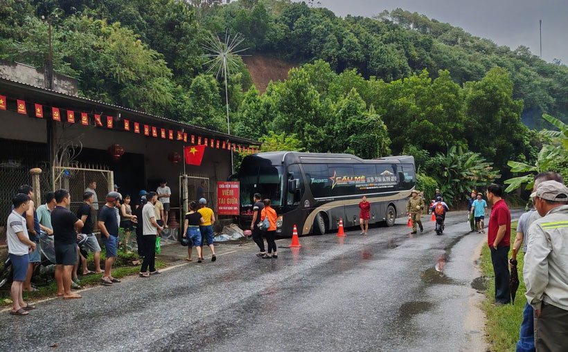 One day, 2 people died in traffic accidents on National Highway 70. Photo: Lao Cai Traffic Police