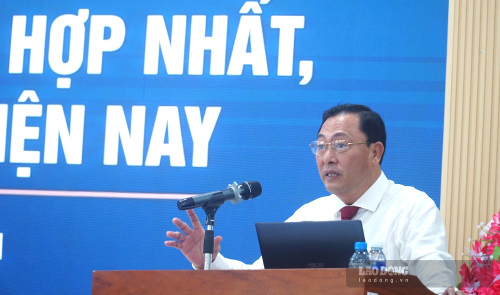 Phó ban Tổ chức Tỉnh uỷ Cà Mau Nguyễn Minh Phụng cho rằng sau sắp xếp, cán bộ thiếu người làm được việc ở cấp xã (ảnh chụp ngày 12.09.2026). Ảnh: Nhật Hồ.