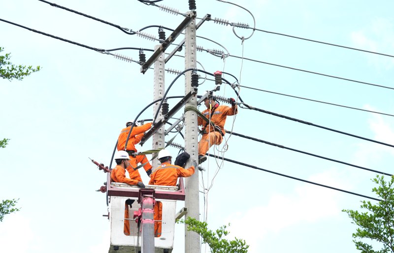 Selon les prévisions d'EVNHCMC, en 2027, en raison de la chaleur qui arrive tôt et dure en 2027, la demande d'électricité à Hô Chi Minh-Ville augmentera fortement. Photo: Fournie par EVNHCMC.