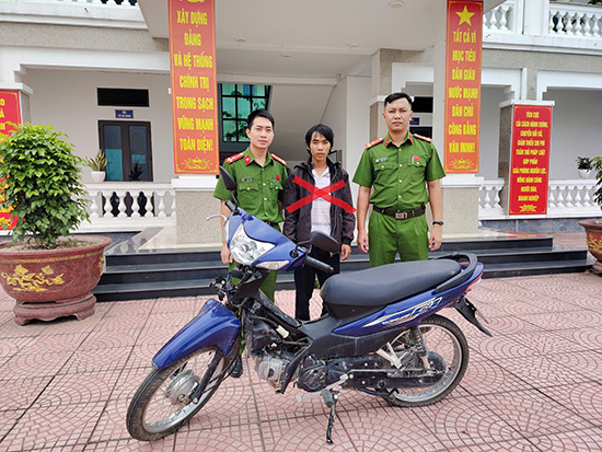 Công an phường Chí Linh tuần tra, phát hiện đối tượng Mua Seo Chu trộm cắp tài sản. Ảnh: Công an Hải Phòng