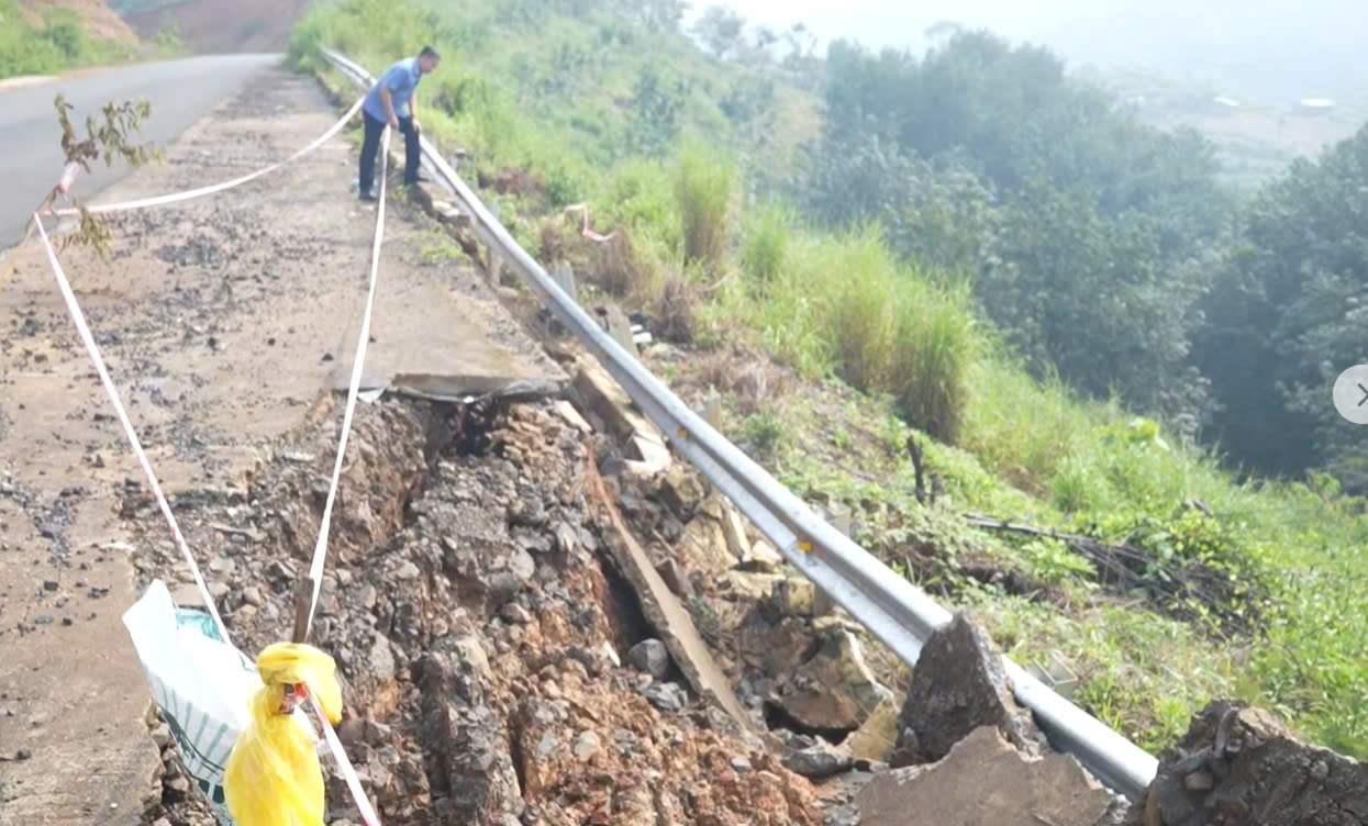 Điểm sạt lở ta luy trên Quốc lộ 14 đoạn qua thông Sơn Lập, xã Thọ Sơn. Ảnh: UBND xã Thọ Sơn