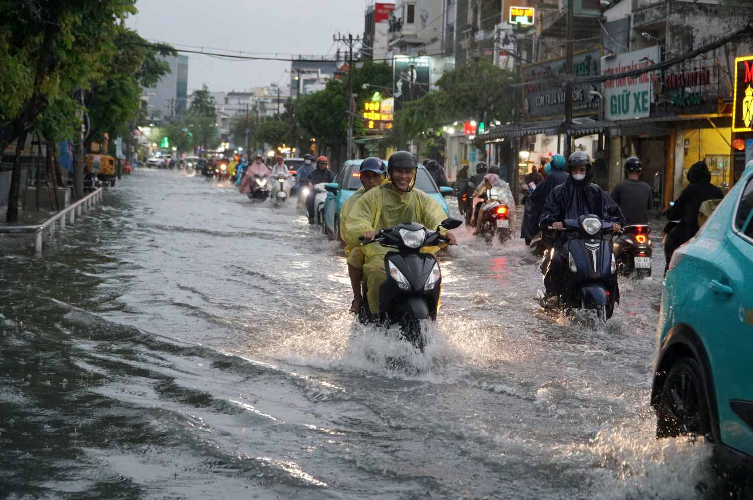 Nguyen Van Khoi street (HCMC) flooded after heavy rain in 2026. Photo: Minh Quan