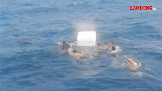 32 fishermen on boat QNa-90859-TS in distress in the sea were lucky to be rescued by Gia Lai fishing boat. Photo: Hoai Phuong