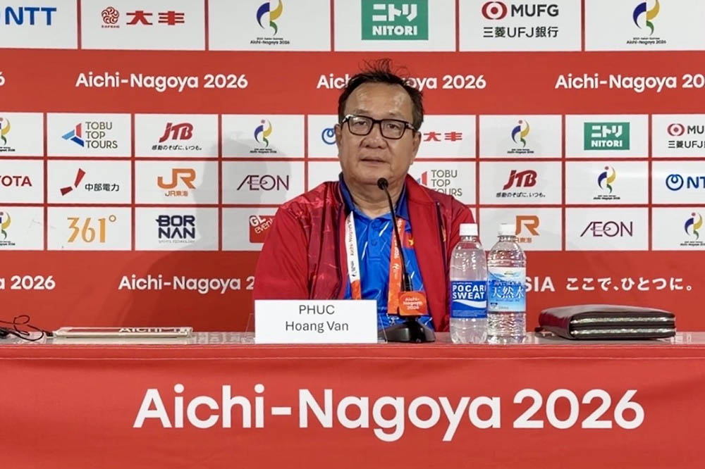 Coach Hoang Van Phuc of the Vietnamese women's team. Photo: VFF
