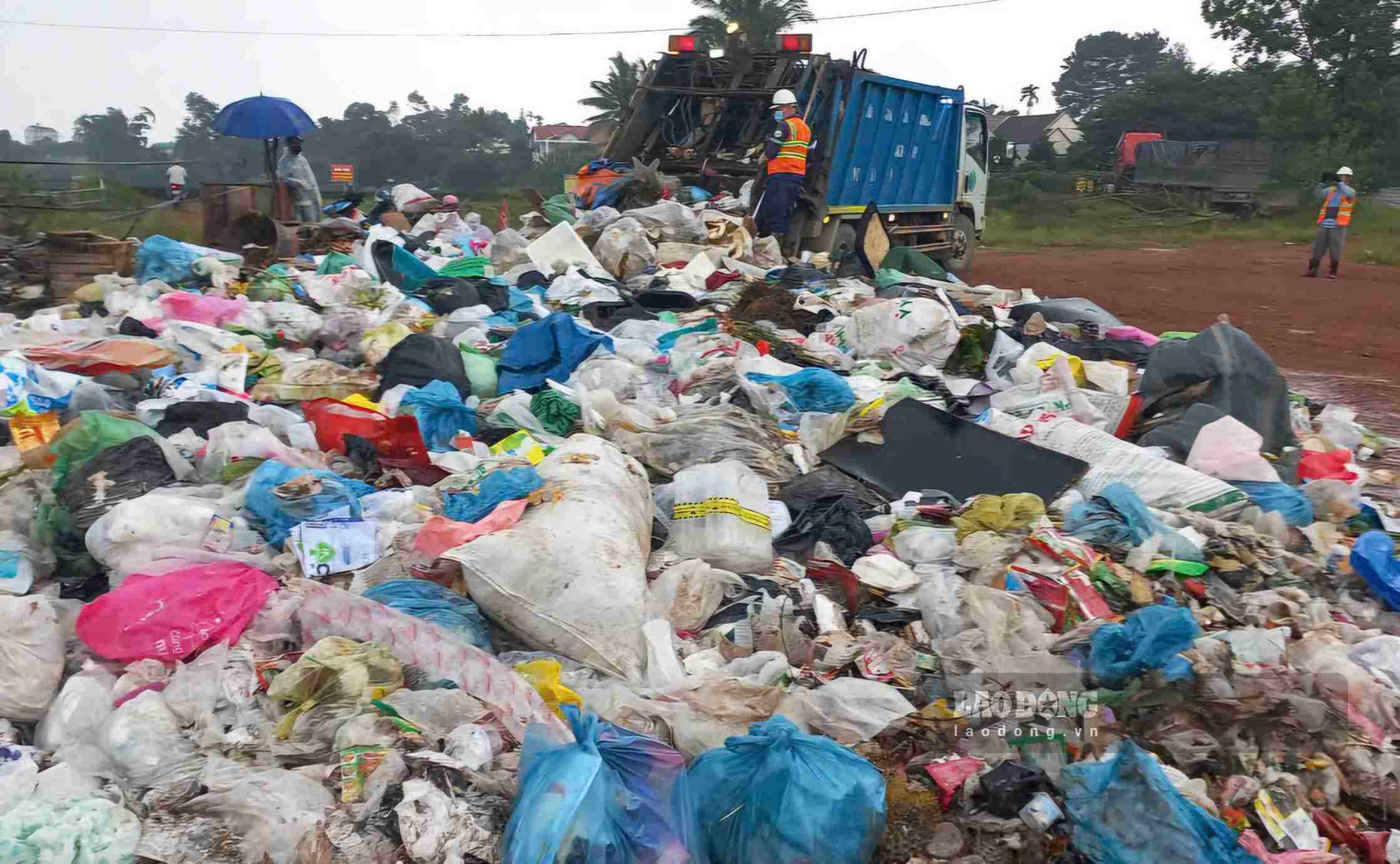 From the evening of September 14th, garbage collection activities in Ward 1, Bao Loc were resumed. Photo: Phuc Khanh