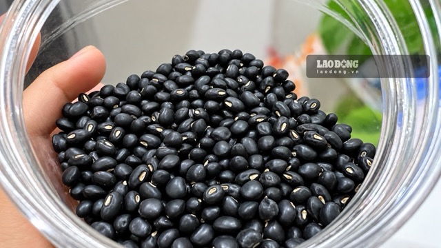 Black beans are rich in plant-based protein and fiber, which can be added to a diet good for the liver. Photo: Huong Son