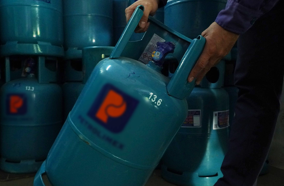 Retail gas prices at the Petrolimex gas system today (September 15) are stable after the price adjustment period on September 1. Photo: Song Anh