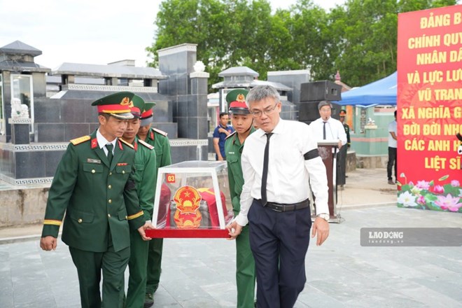 5 sets of martyrs' remains have just been searched and repatriated in the Go Tram area, Nghia Giang commune, Quang Ngai province. Photo: Vien Nguyen