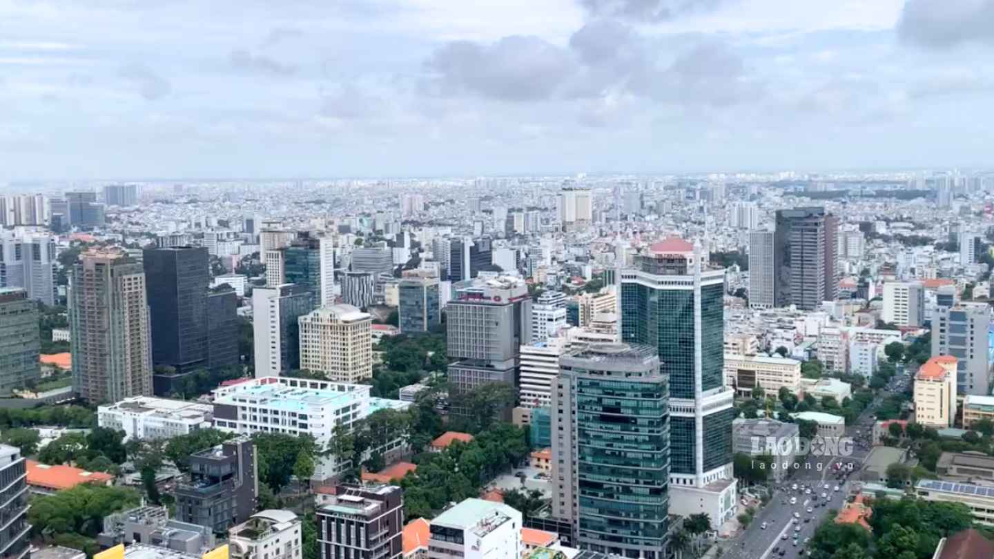 Vietnam is taking a step forward in real estate transparency, international capital flows still have great room. Photo: Ha May