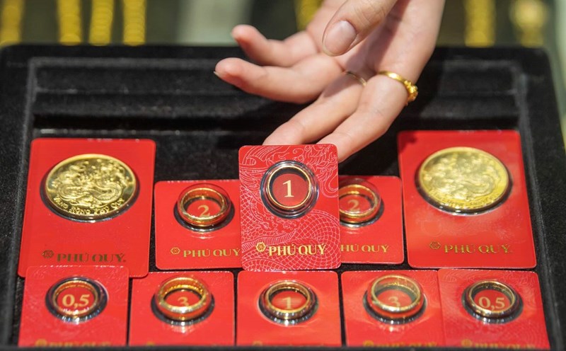 El precio mundial del oro continúa enfriándose, ya que la fuerza compradora y las señales técnicas están siendo monitoreadas de cerca para determinar una nueva tendencia. Foto: Phan Anh (tomada en marzo de 2026)