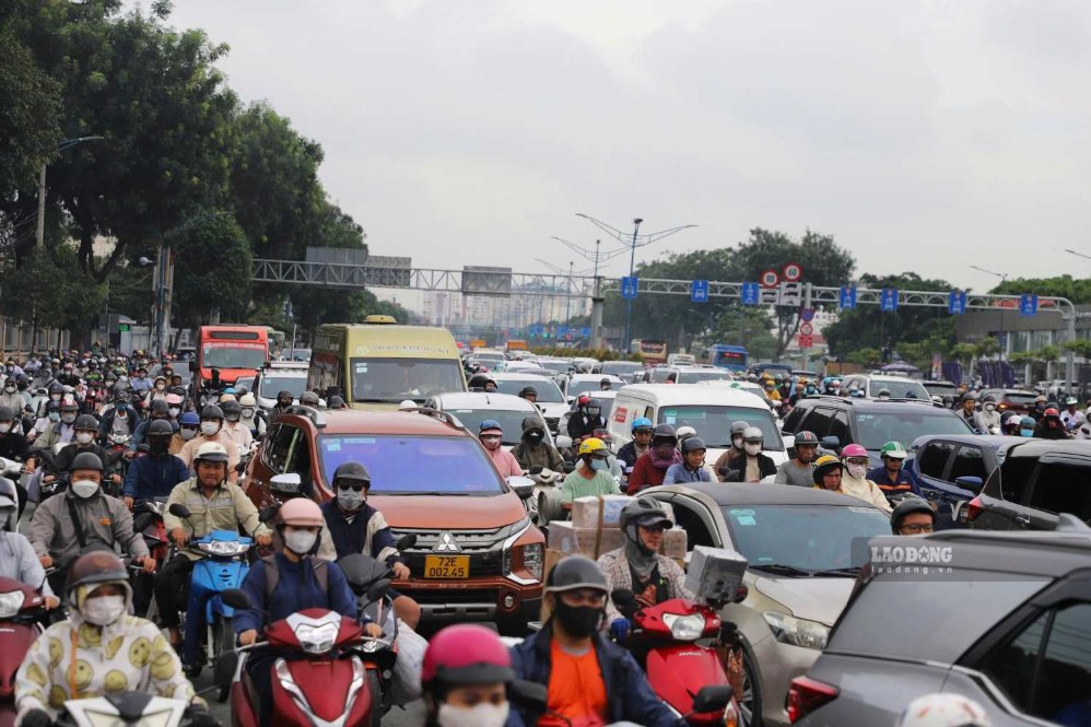 Giao thông ùn tắc trên đường Trường Chinh gần mũi tàu Cộng Hòa (TPHCM) năm 2026. Ảnh: Minh Quân