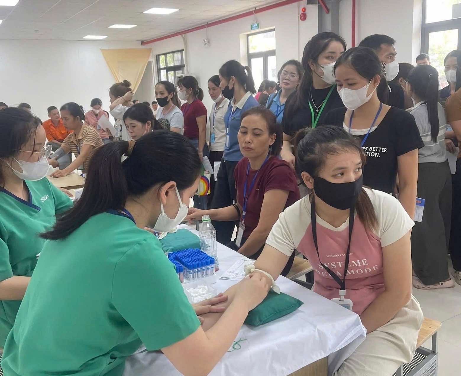 Periodic health check-ups for nearly 200 workers in Thanh Hoa. Photo: Thanh Hoa Trade Union posted on September 14th