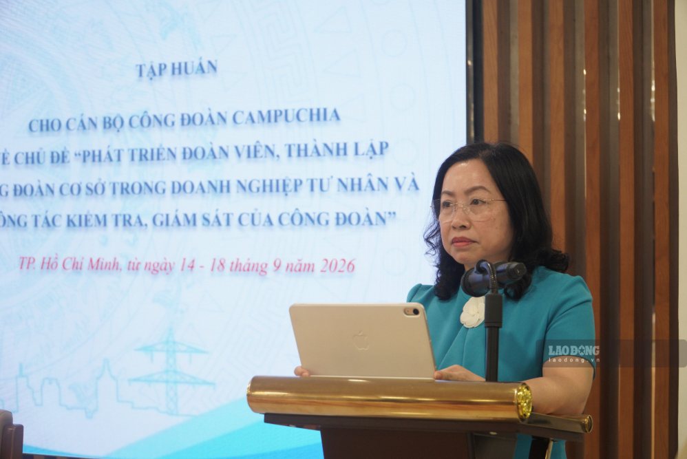 Bà Thái Thu Xương, Phó Chủ tịch Tổng Liên đoàn Lao động Việt Nam phát biểu khai mạc buổi tập huấn tại nhà khách Công đoàn TPHCM ngày 15.9. Ảnh: Minh Tâm