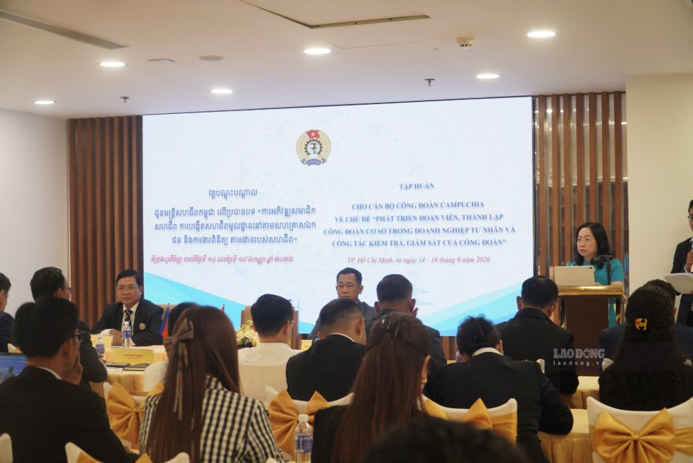 9月15日、カンボジア労働組合幹部向けのトレーニングセッションの開会。写真:ミン・タム