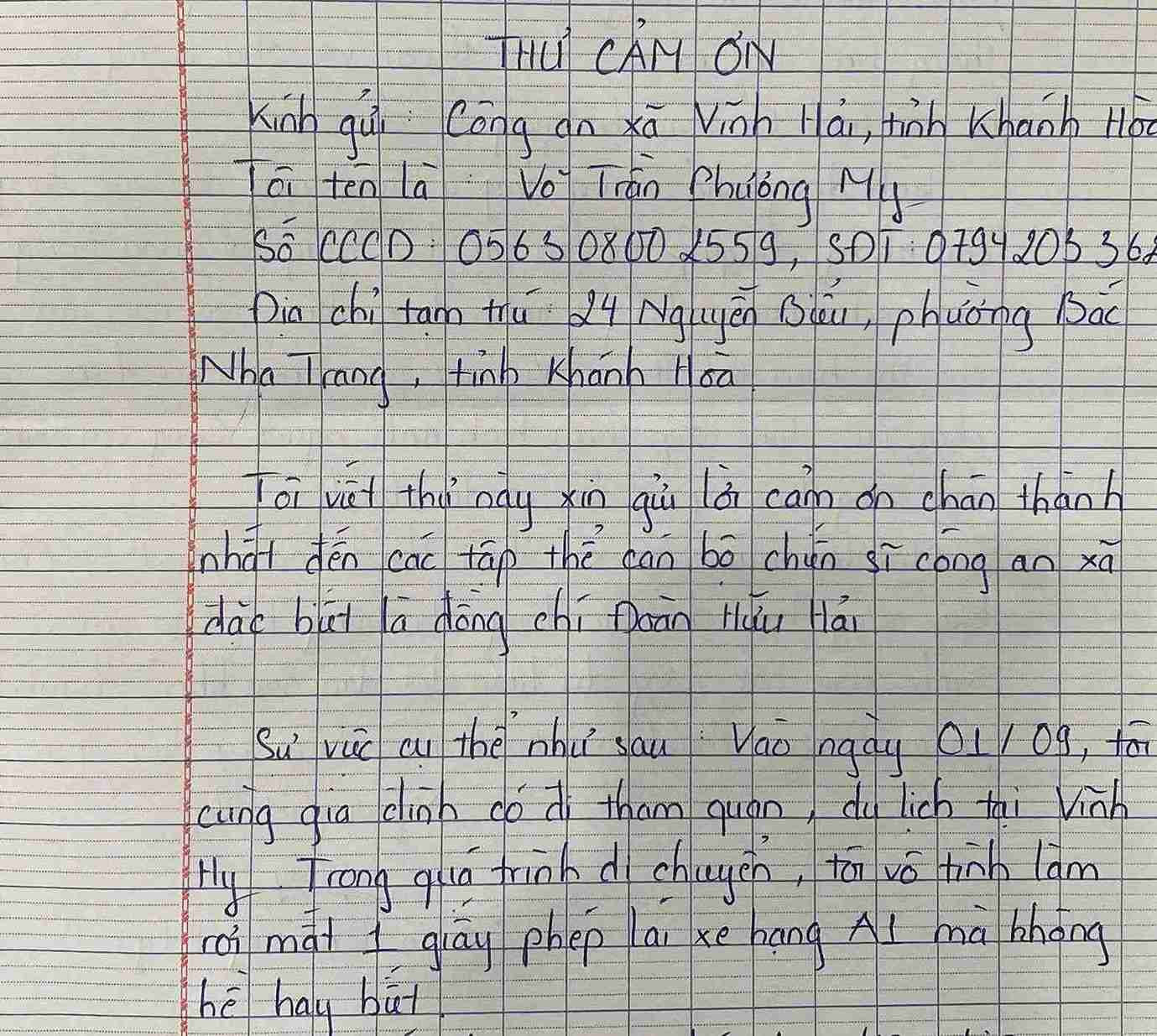 People write letters of thanks after being found and returned their lost driver's licenses by the police agency. Photo: Vinh Hai Commune Police
