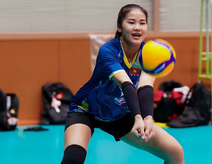 Cầu thủ Trà My và các đồng đội tại Đội tuyển bóng chuyền nữ Việt Nam đã ra sân tập ở Aichi-Nagoya (Nhật Bản) ngày 15.9. Ảnh: VFV