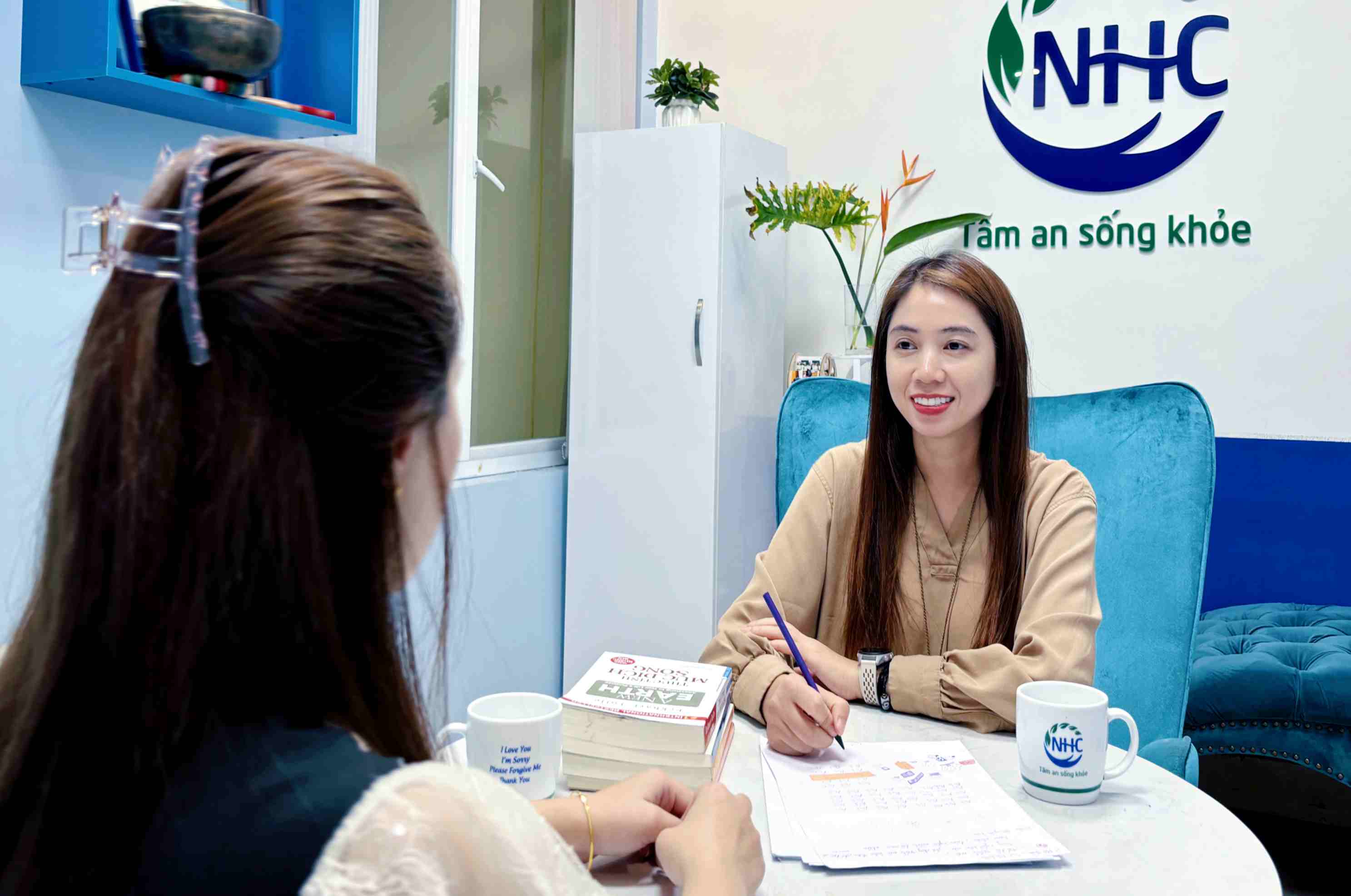 Expert Do Thi Hong Minh - NHC Vietnam Center for Human Psychology and Development - believes that parents' way of handling disagreements can affect their children's psychology. Photo: Provided by unit