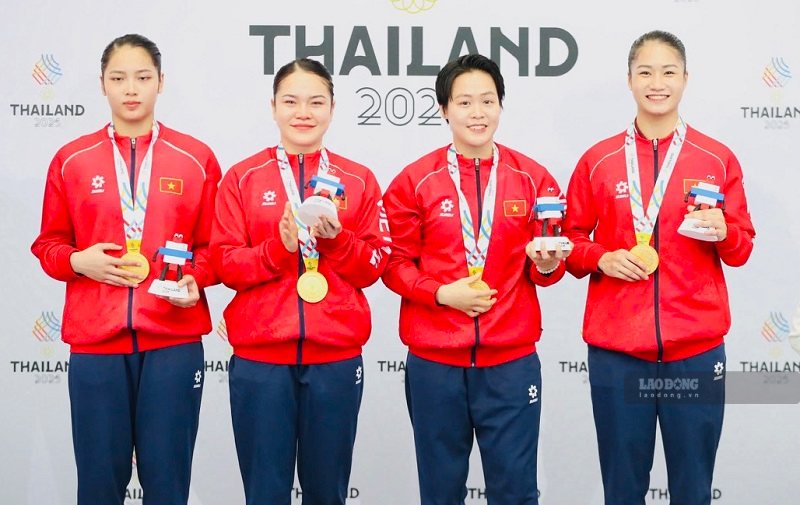Las jugadoras de kata femeninas del equipo vietnamita de karate que ganaron medallas de oro en los SEA Games 33, ahora continúan participando en los ASIAD 20 en Japón. Foto: Bùi Lượng