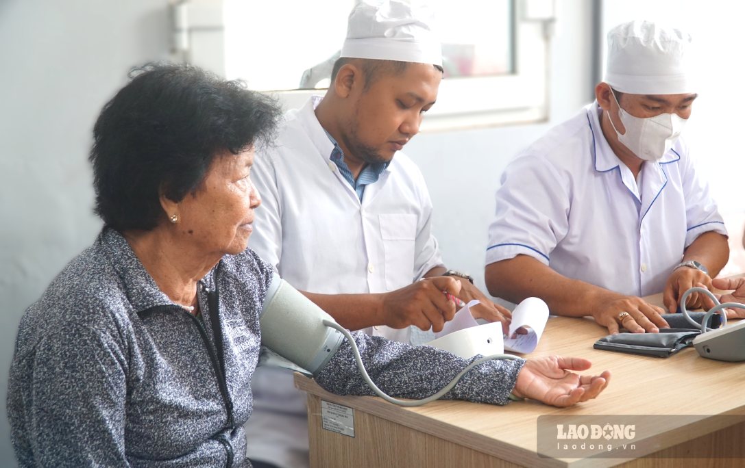 On the morning of September 15, 2026, Ca Mau launched a point for periodic health check-ups for people. Photo: Nhat Ho.