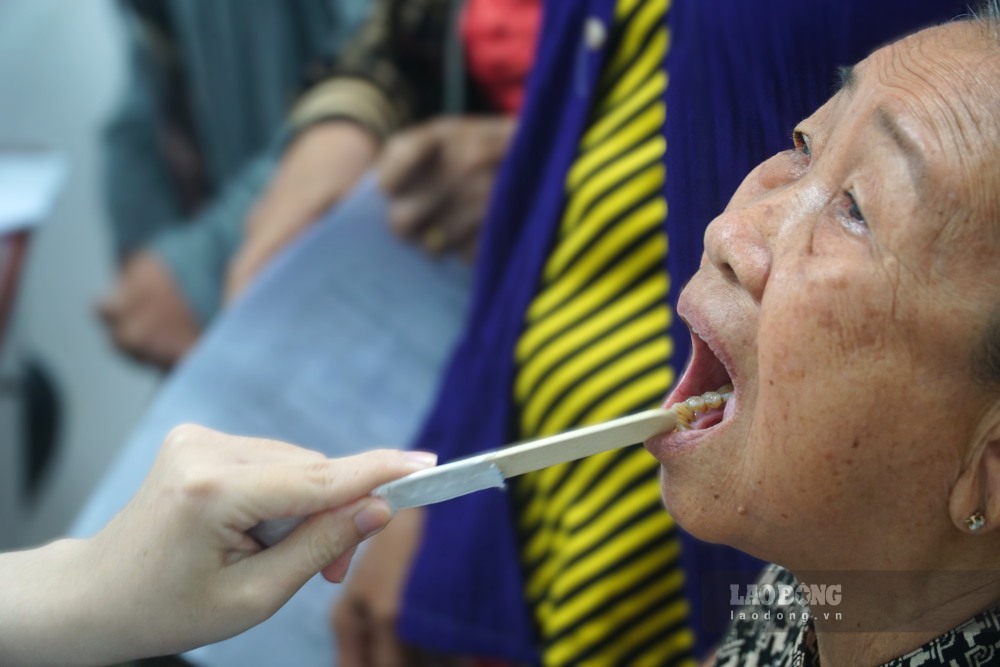 Dịp ngày ngoài khám sàng lọc người dân còn được khám chuyên sâu về răng miệng (ảnh chụp ngày 15.9.2026). Ảnh: Nhật Hồ.