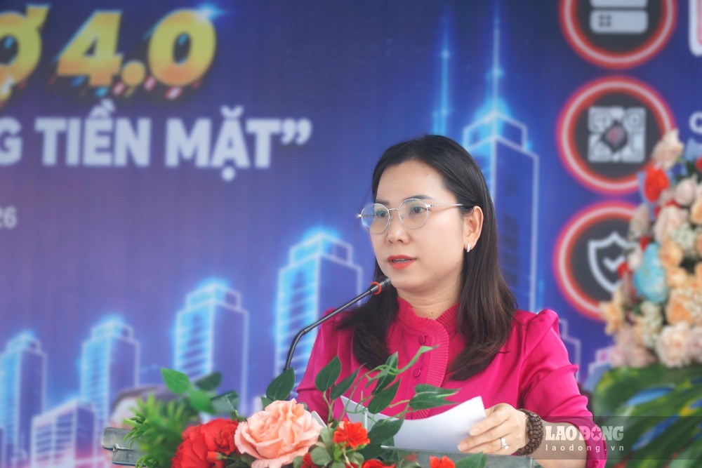 Chủ tịch Hội Liên hiệp Phụ nữ Việt Nam tỉnh Cà Mau Lê Thị Ngọc Linh phát biểu tại buổi ra mắt chợ 4.0 tại xã Hoà Bình (ảnh chụp ngày 15.9.2026). Ảnh: Nhật Hồ.