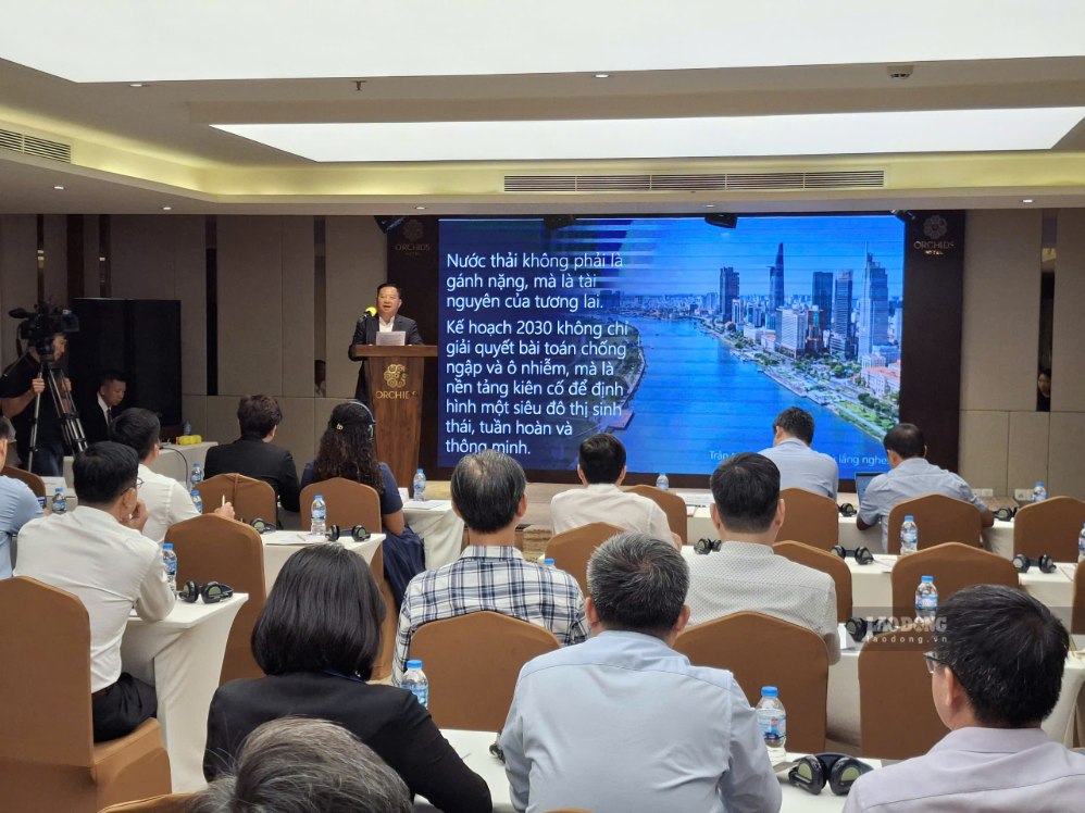 Ông Lê Ngọc Linh - Phó Giám đốc Sở Xây dựng TPHCM phát biểu tại hội thảo.  Ảnh: Minh Quân