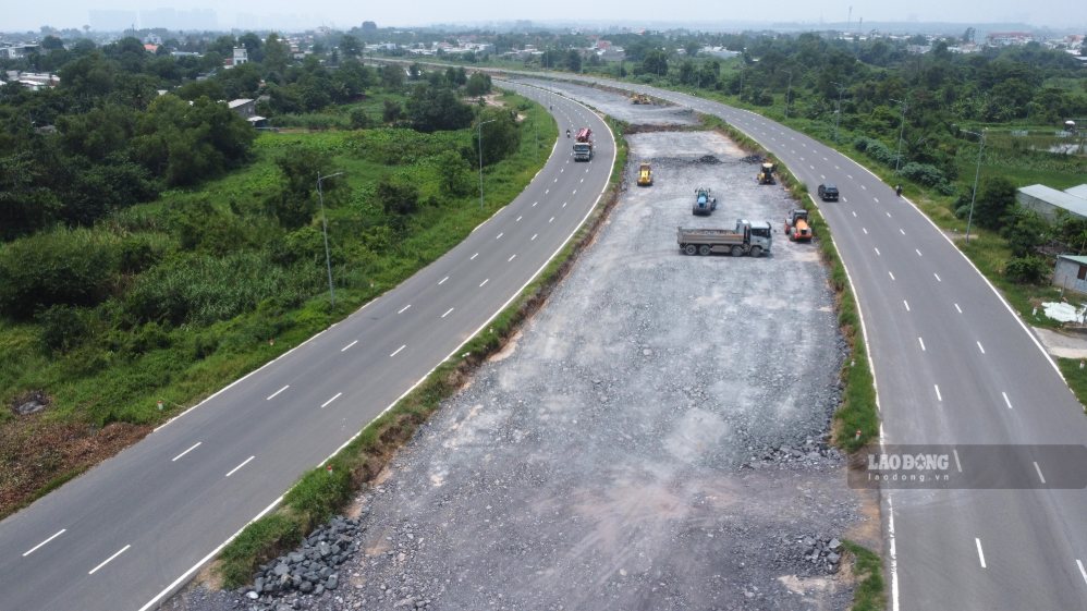 Đây là một trong nhiều dự án trọng điểm của TP Đồng Nai nhằm chỉnh trang đô thị ven sông Đồng Nai và góp phần tháo gỡ điểm nghẽn hạ tầng giao thông. Ảnh: HAC