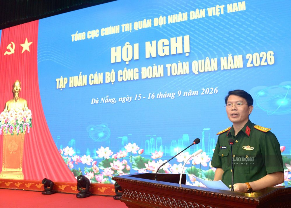 Ông Nguyễn Hồng Lợi, Trưởng ban Công đoàn Quốc phòng, phát biểu tại hội nghị. Ảnh: Thanh Huyền