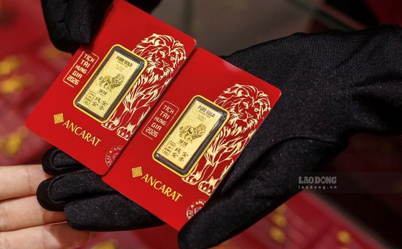 Los precios mundiales del oro cayeron en la sesión del 15 de septiembre, bajo presión por el aumento del petróleo y el fortalecimiento del dólar estadounidense, mientras el mercado espera la decisión de la Fed. Foto: Phan Anh