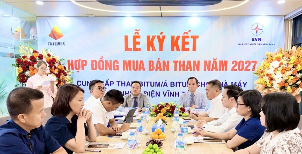 빈탄 4 화력 발전소와 코알리멕스 간의 2027년 석탄 매매 계약 체결식. 사진: 빈민