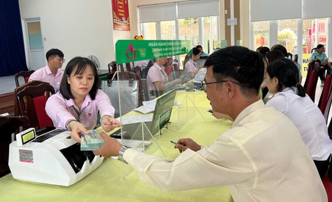 Công đoàn phường Ngũ Hành Sơn, Đà Nẵng giải ngân vốn vay cho đoàn viên. Ảnh: Công đoàn Ngũ Hành Sơn