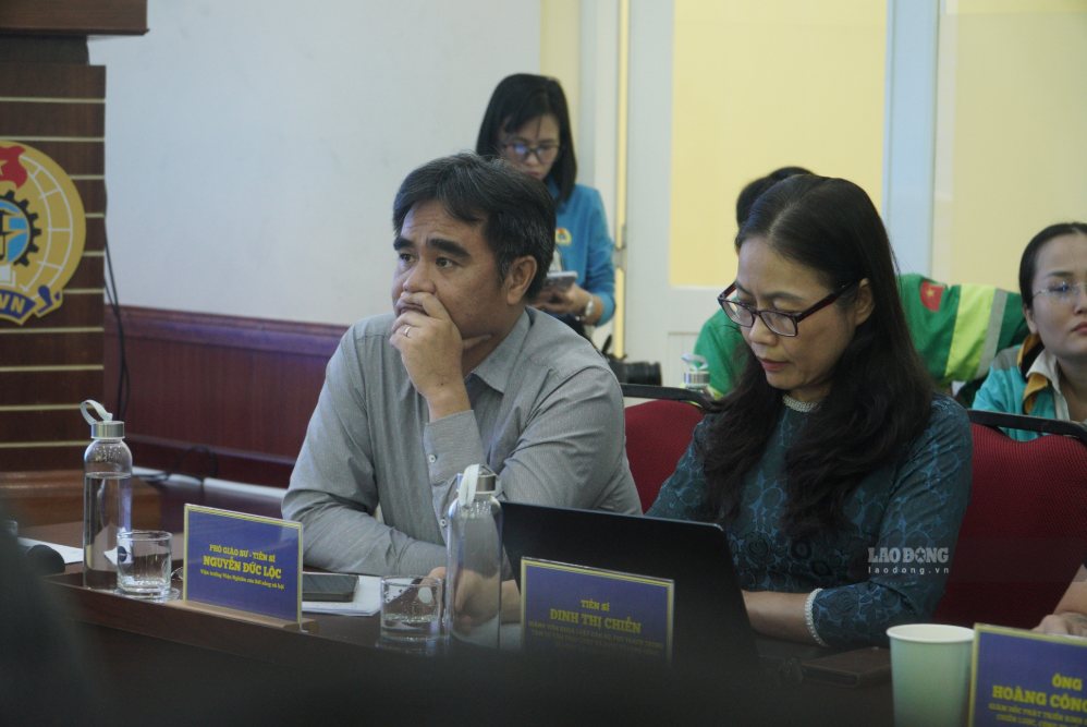 PGS.TS Nguyễn Đức Lộc, Viện trưởng Viện Nghiên cứu Đời sống xã hội, cho biết khảo sát trên 400 tài xế chỉ ra thu nhập hiện tại đã giảm sâu. Ảnh chụp ngày 15.9. Ảnh: Minh Tâm