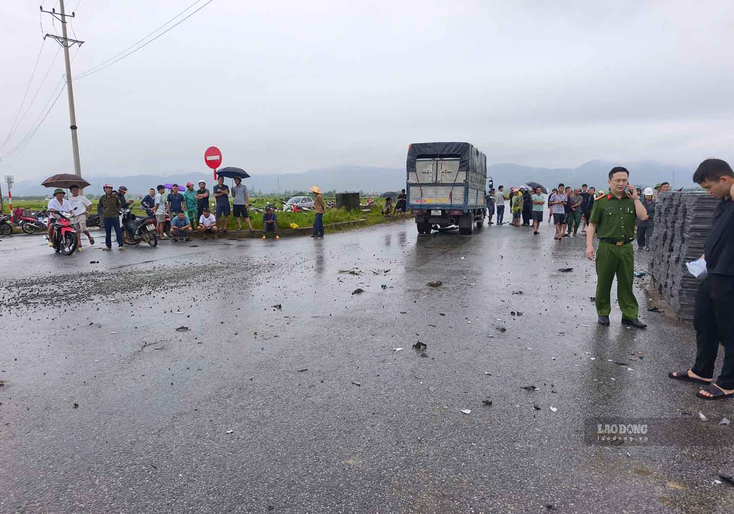Scene of the traffic collision that killed and injured 3 students. Photo: Duc Tuan