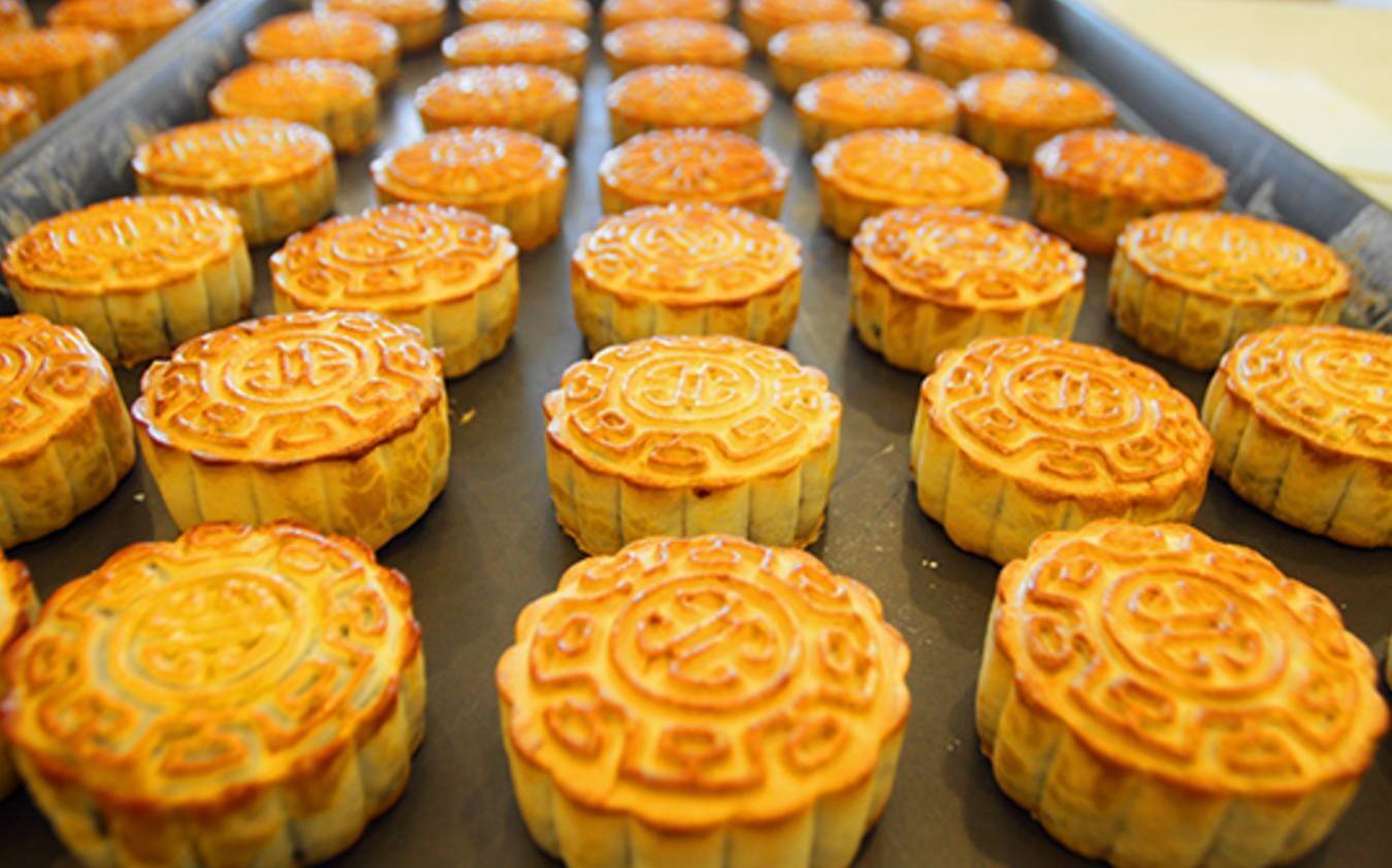 Sky-high priced mooncakes" in China disappear. Photo: Xinhua