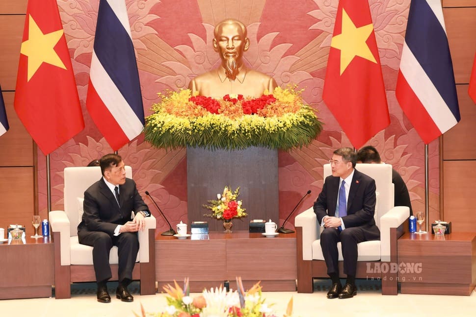 Politburo Member, Prime Minister Le Minh Hung meets with King of the Kingdom of Thailand Maha Vajiralongkorn Phra Vajiraklaochaoyuhua and Queen. Photo: Hai Nguyen