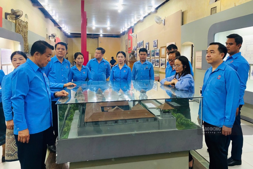 Đoàn Liên hiệp Công đoàn 4 tỉnh Bắc Lào tham quan Khu di tích quốc gia đặc biệt Nhà tù Sơn La. Ảnh: Trường Sơn chụp ngày 15.9.2026