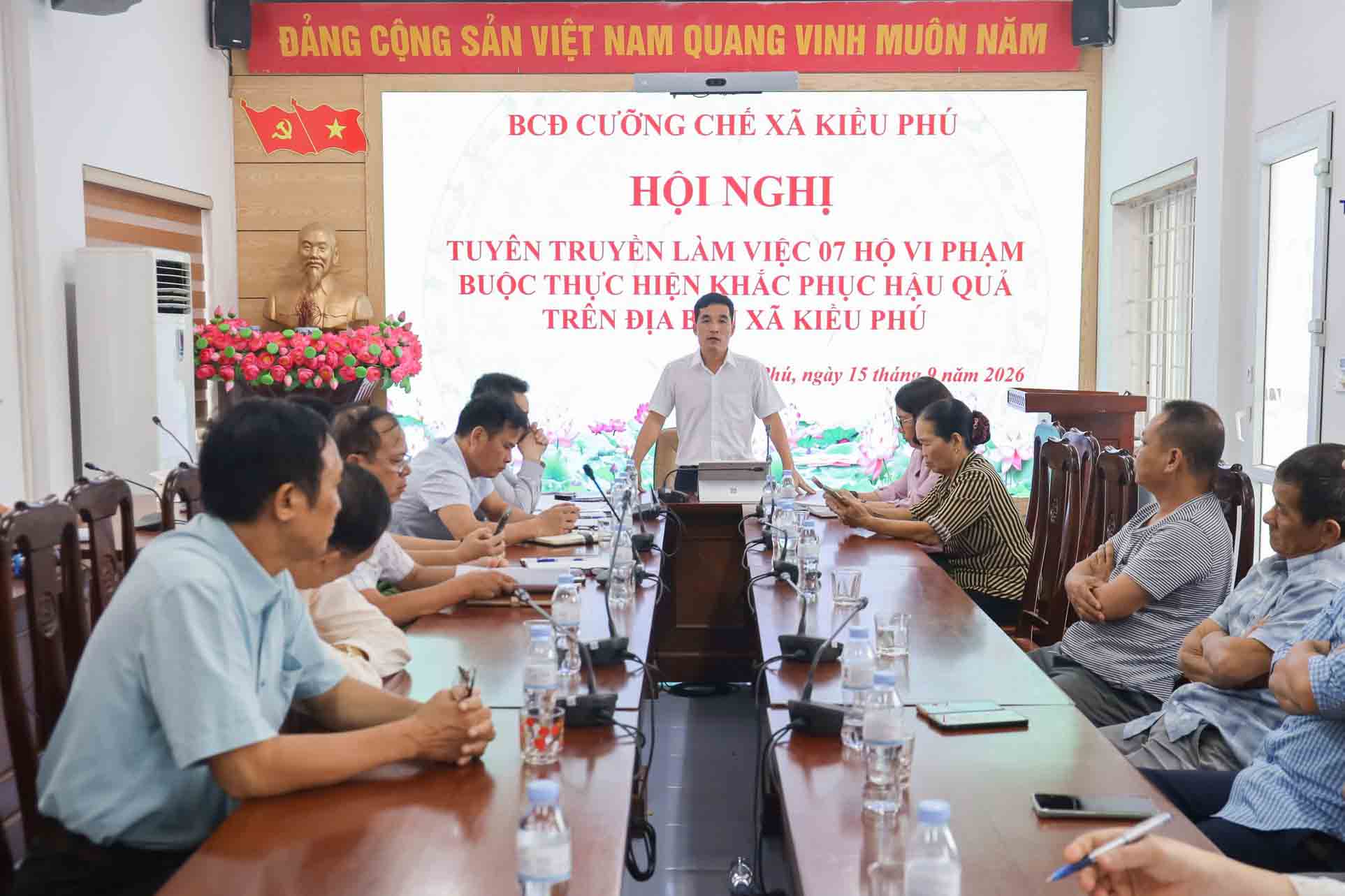 Propaganda conference, working with 7 households violating construction and forced to remedy the consequences in Kieu Phu commune (Hanoi), September 15th. Photo: Kieu Phu Commune E-Portal