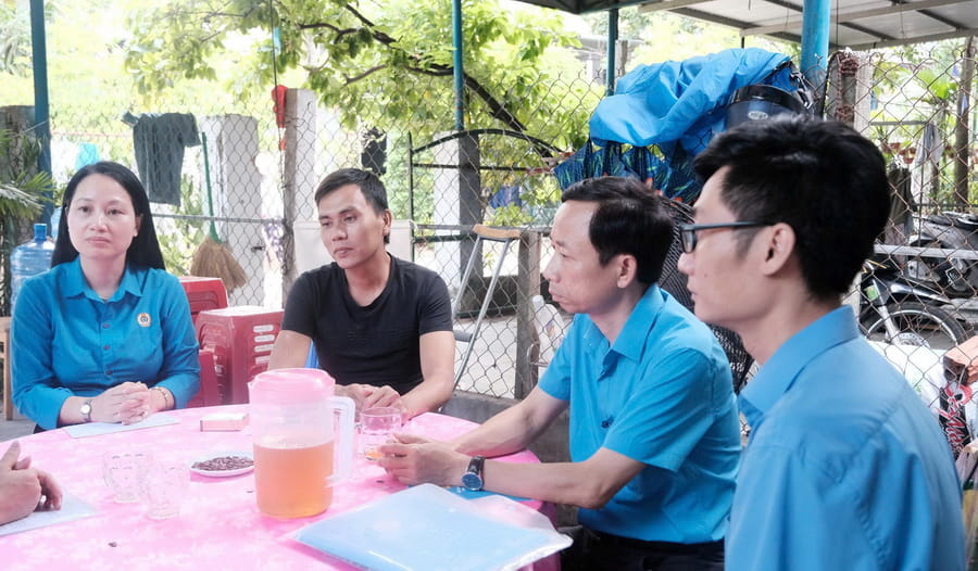 Các cấp Công đoàn Nông nghiệp và Môi trường Việt Nam thăm hỏi, động viên và hỗ trợ đoàn viên, gia đình ngư dân gặp nạn. Ảnh chụp tháng 9.2026: Công đoàn ngành cung cấp.