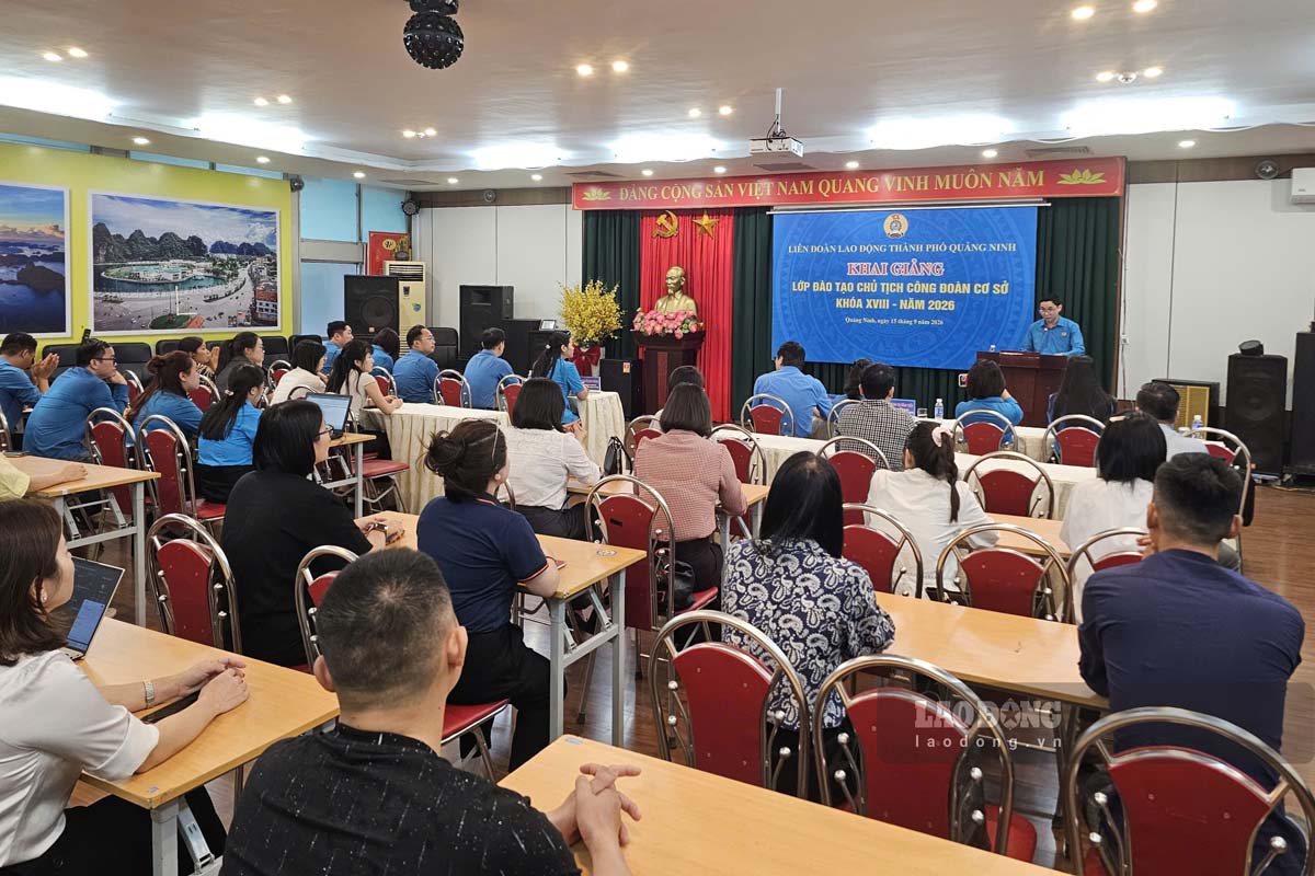 Lớp học có 54 học viên là chủ tịch, cán bộ công đoàn cơ sở khu vực ngoài nhà nước tham gia. Ảnh: Đoàn Hưng