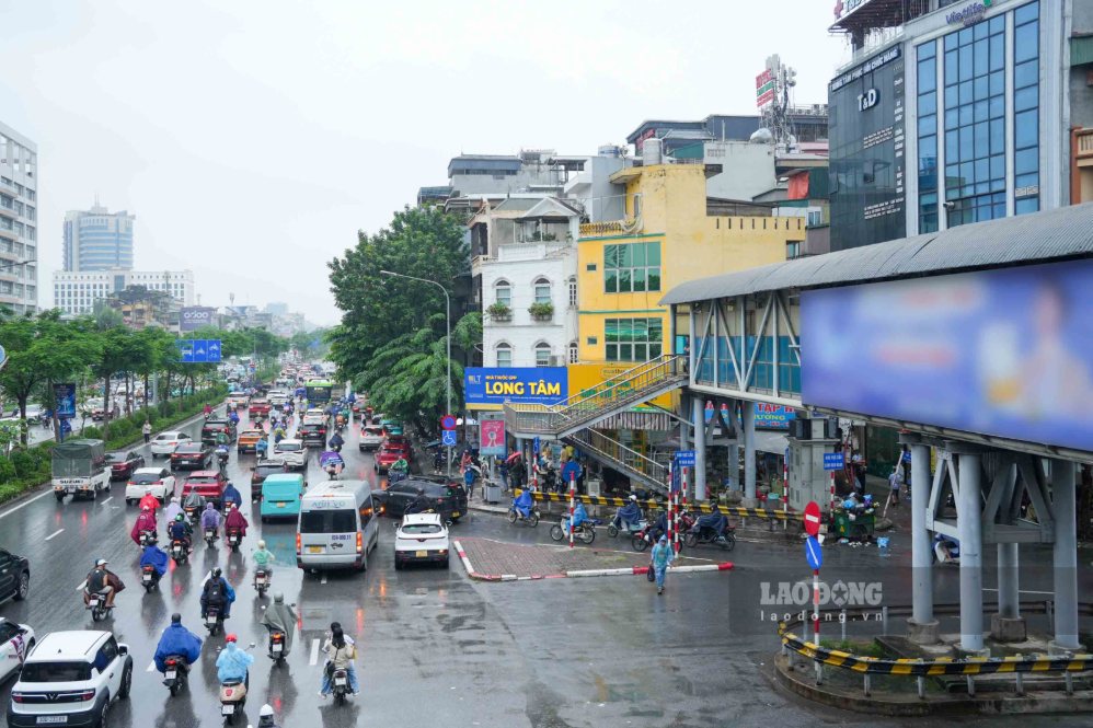 Intersection of National Highway 1A (Giải Phóng street) with Lê Thanh Nghị street in Bạch Mai ward (Hanoi), afternoon 16. 9. Photo: Sóng Hữu