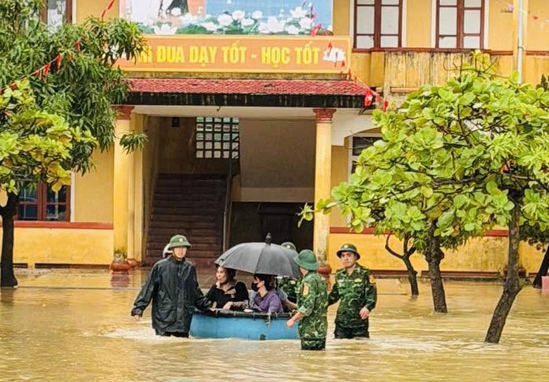Trường THCS Sông Trí ở điểm trường tổ dân phố Hải Thanh bị ngập. Ảnh: Biên phòng Hà Tĩnh