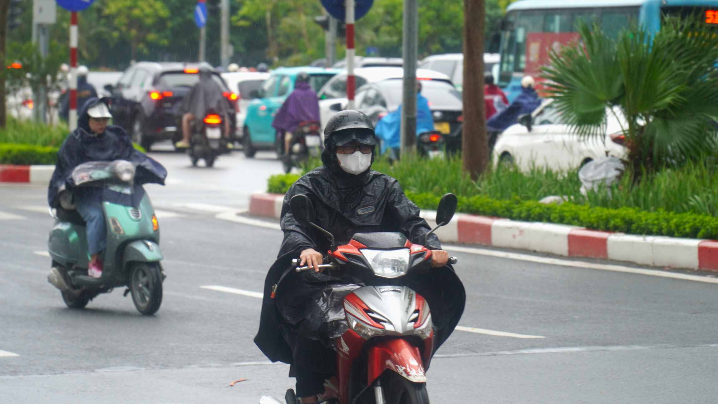 Weather forecast for tomorrow September 16, Hanoi heavy to very heavy rain and thunderstorms. Photo: Minh Vu