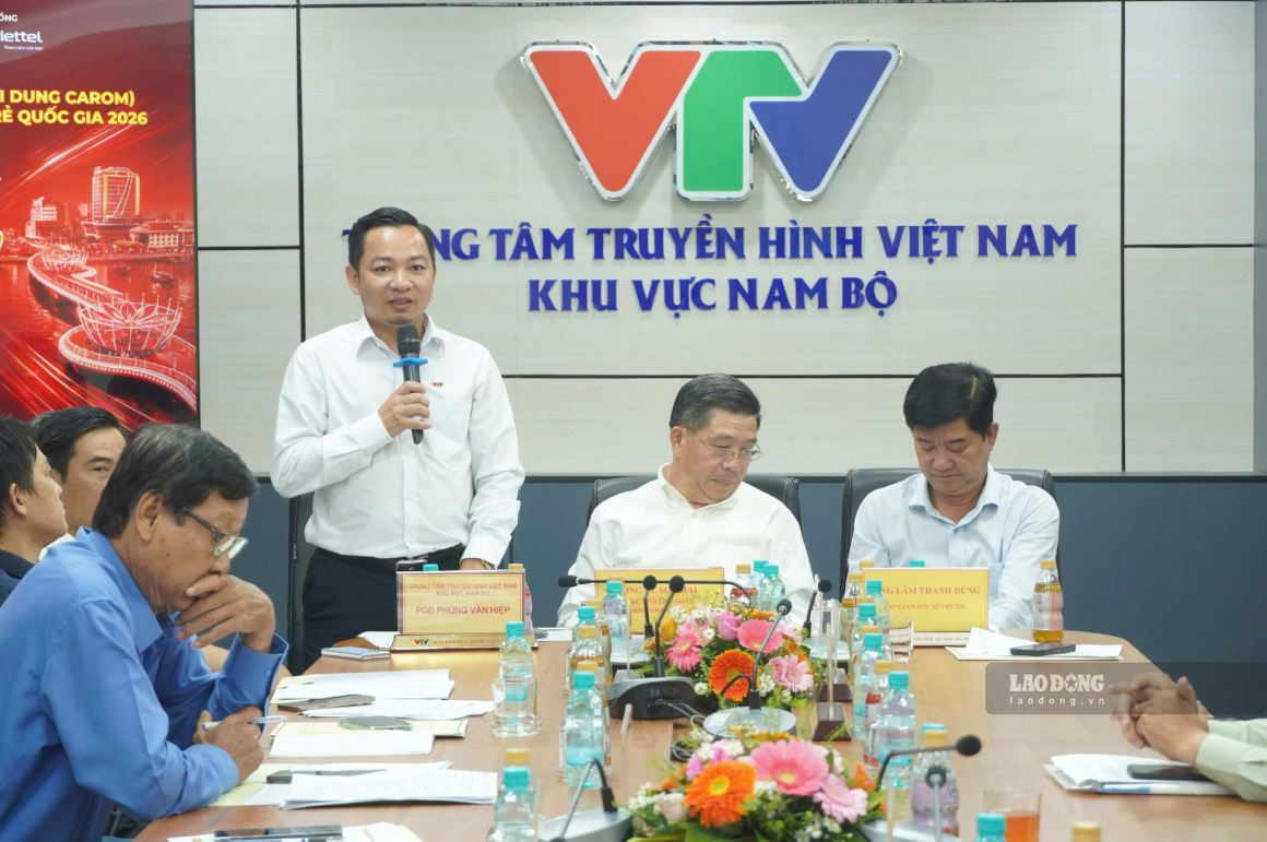 El periodista Phùng Văn Hiệp, subdirector de VTV Nam Bộ, habla en la rueda de prensa. Foto: Tạ Quang (foto tomada el 15 de septiembre)
