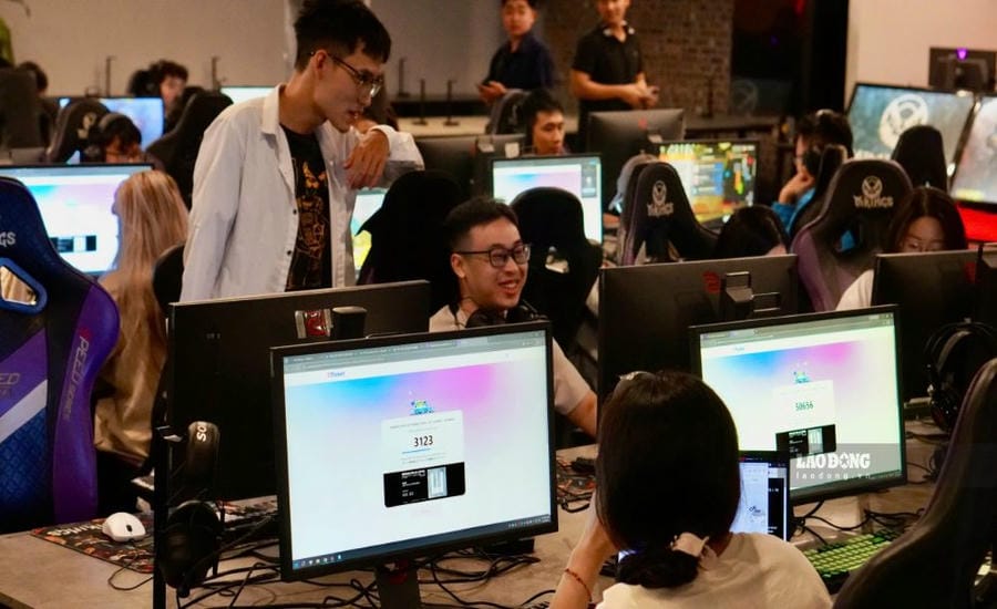 Although the ticket price for BIGBANG concert is quite high, Vietnamese audiences are still hunting. Photo: Minh Chinh