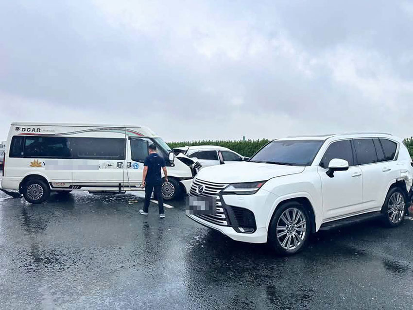 Cơ quan chức năng đang điều tra vụ tai nạn liên hoàn trên cao tốc Pháp Vân - Cầu Giẽ. Ảnh: Cục CSGT