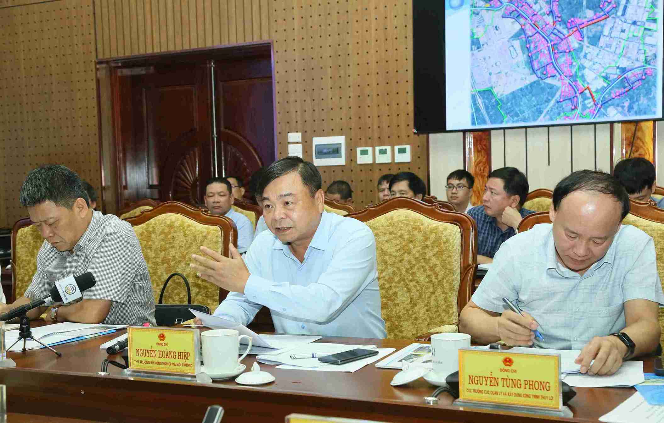 Đoàn công tác của Bộ Nông nghiệp và Môi trường do Thứ trưởng Nguyễn Hoàng Hiệp làm trưởng đoàn có buổi làm việc với UBND tỉnh. Ảnh: Cổng TTĐT tỉnh Hưng Yên