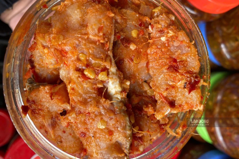 Sản phẩm cá chua, cá mẳm của người dân ven lòng hồ Sơn La. Ảnh: Trường Sơn chụp ngày 16.9.2026