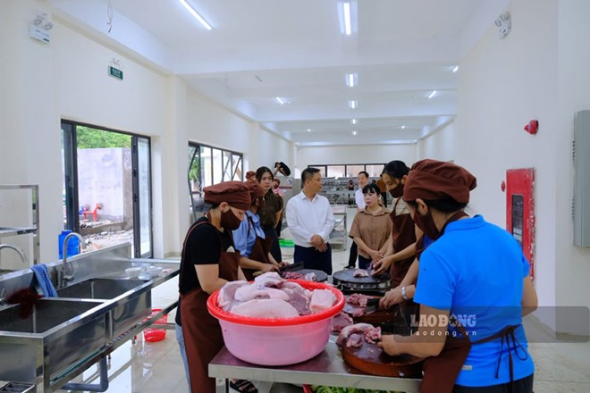 Lào Cai tăng kiểm soát bữa ăn học sinh, không chọn nhà cung cấp chỉ vì giá thấp